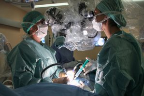 operativer Eingriff an der Wirbelsäule, Praxis für Neurochirurgie Dr. med. Katrin Oertel